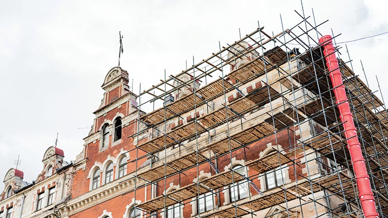 palazzo con ponteggio